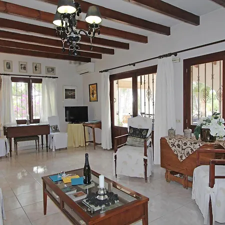 Villa Clasica Con Piscina Privada, Cerca De La Playa Y Comodidades - Hisp-216-205 *